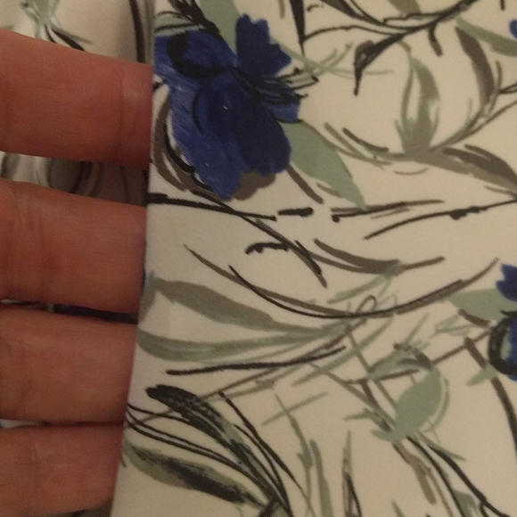 Beautiful floral pattern pants by Zara🌸🌼🍀 - Picture 7 of 10